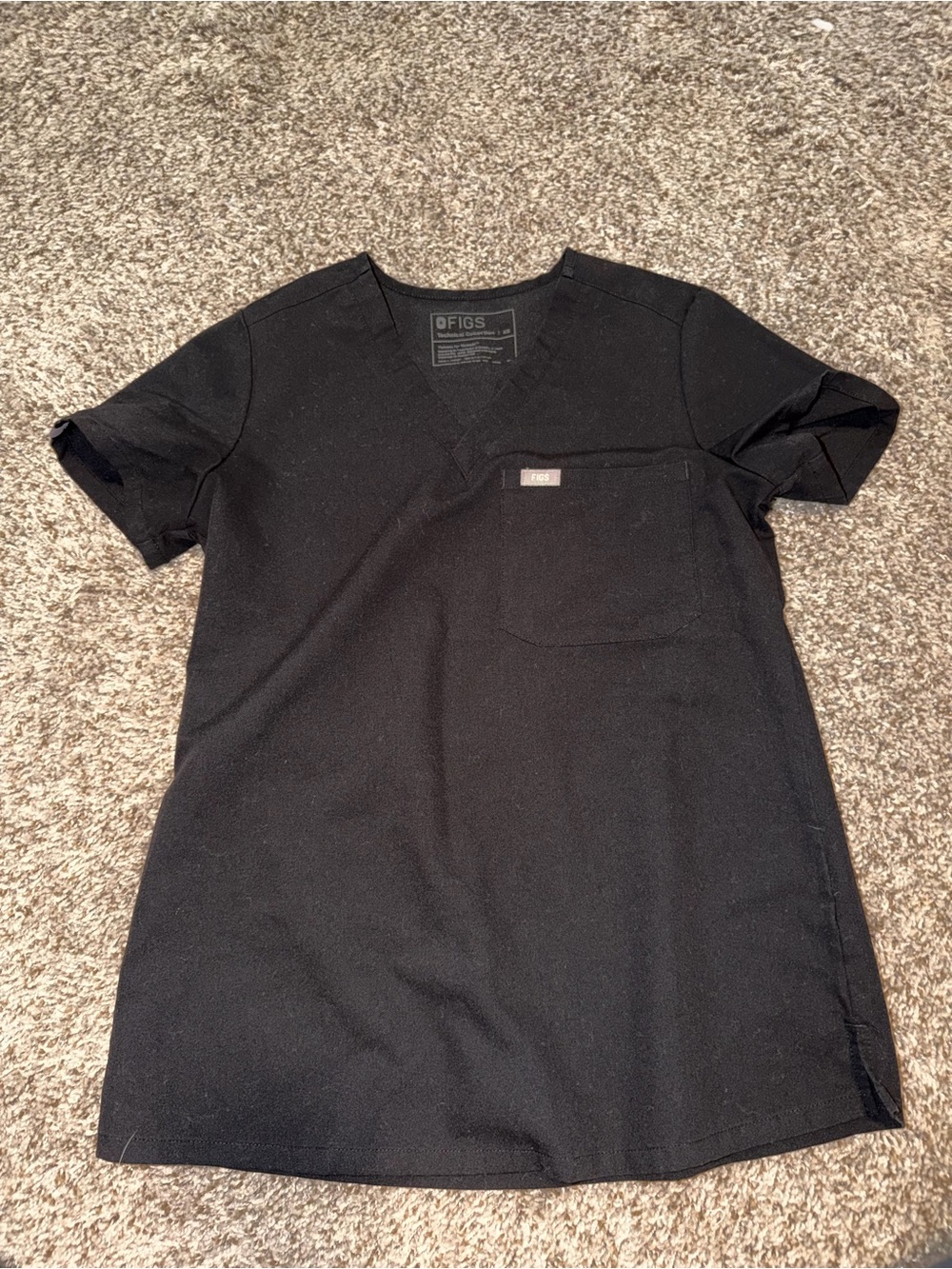 FIGS women’s Black Catarina Scrub top xs